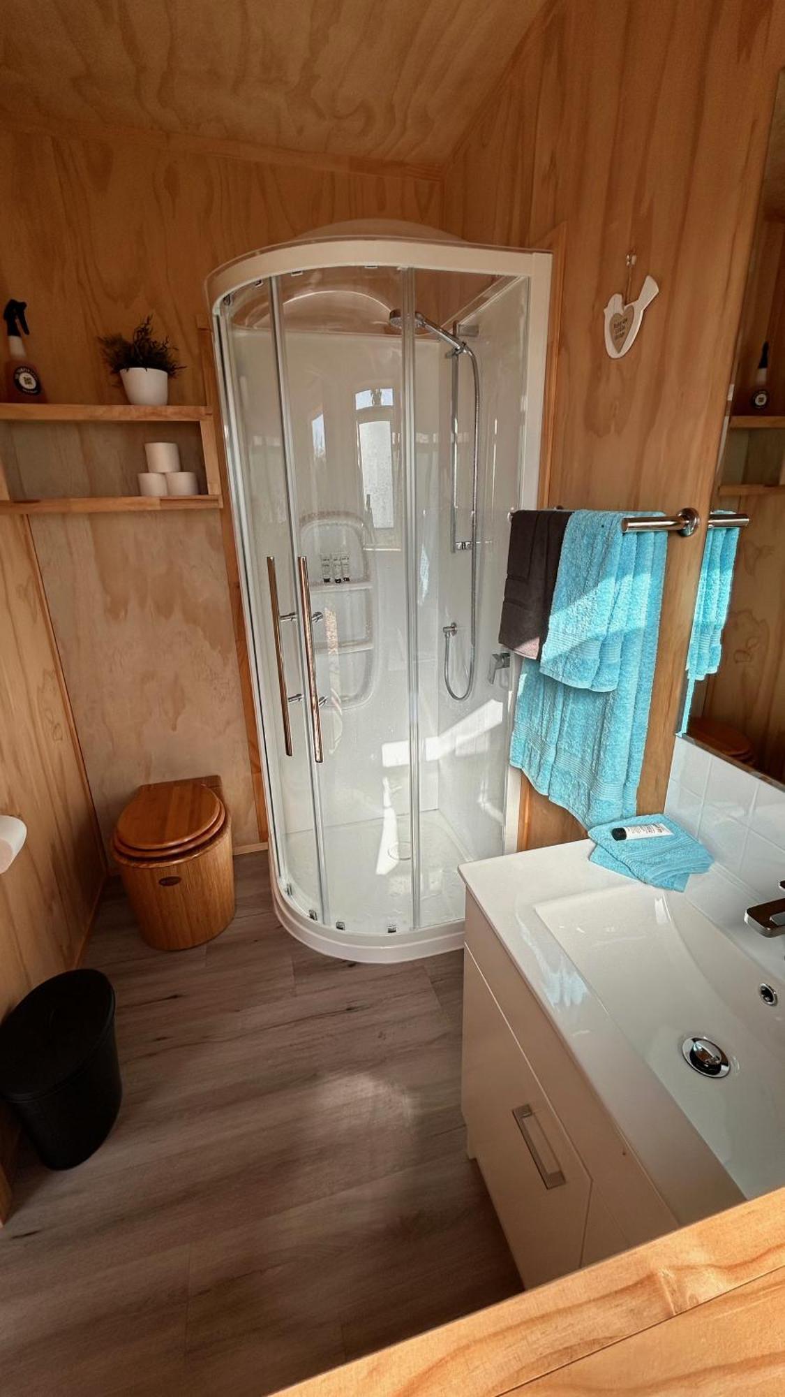 Cosy Tiny Container Cabin Carterton Eksteriør billede